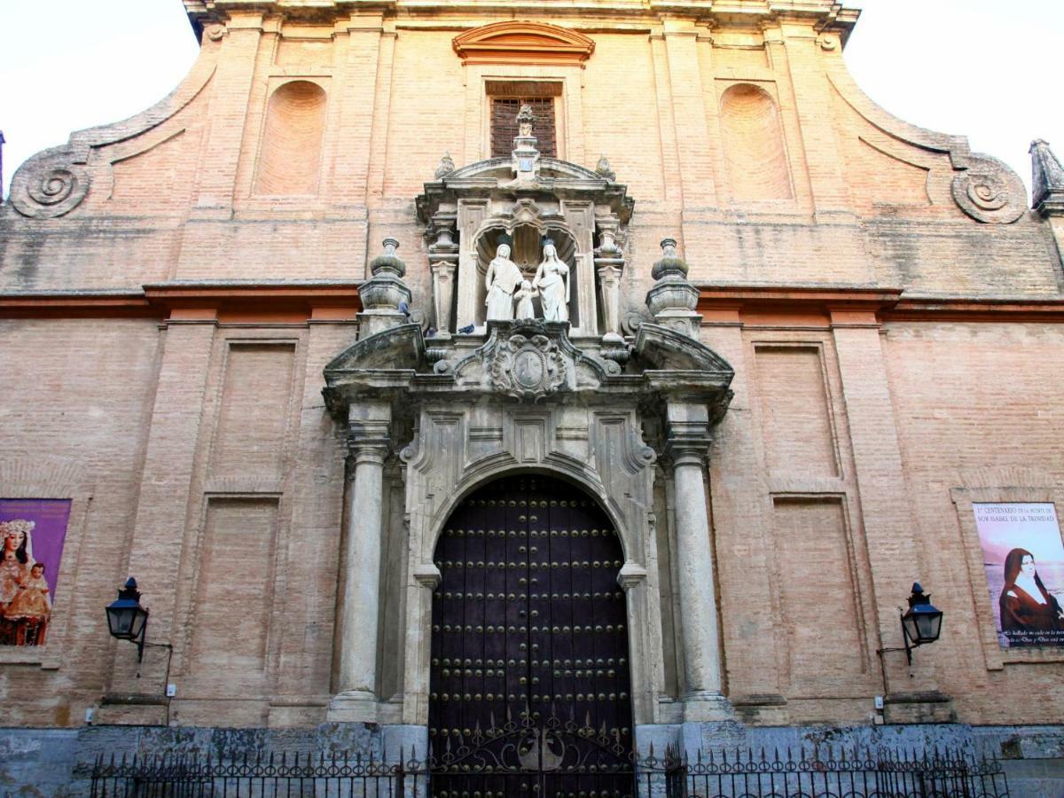 Saavedra Free Parking Center